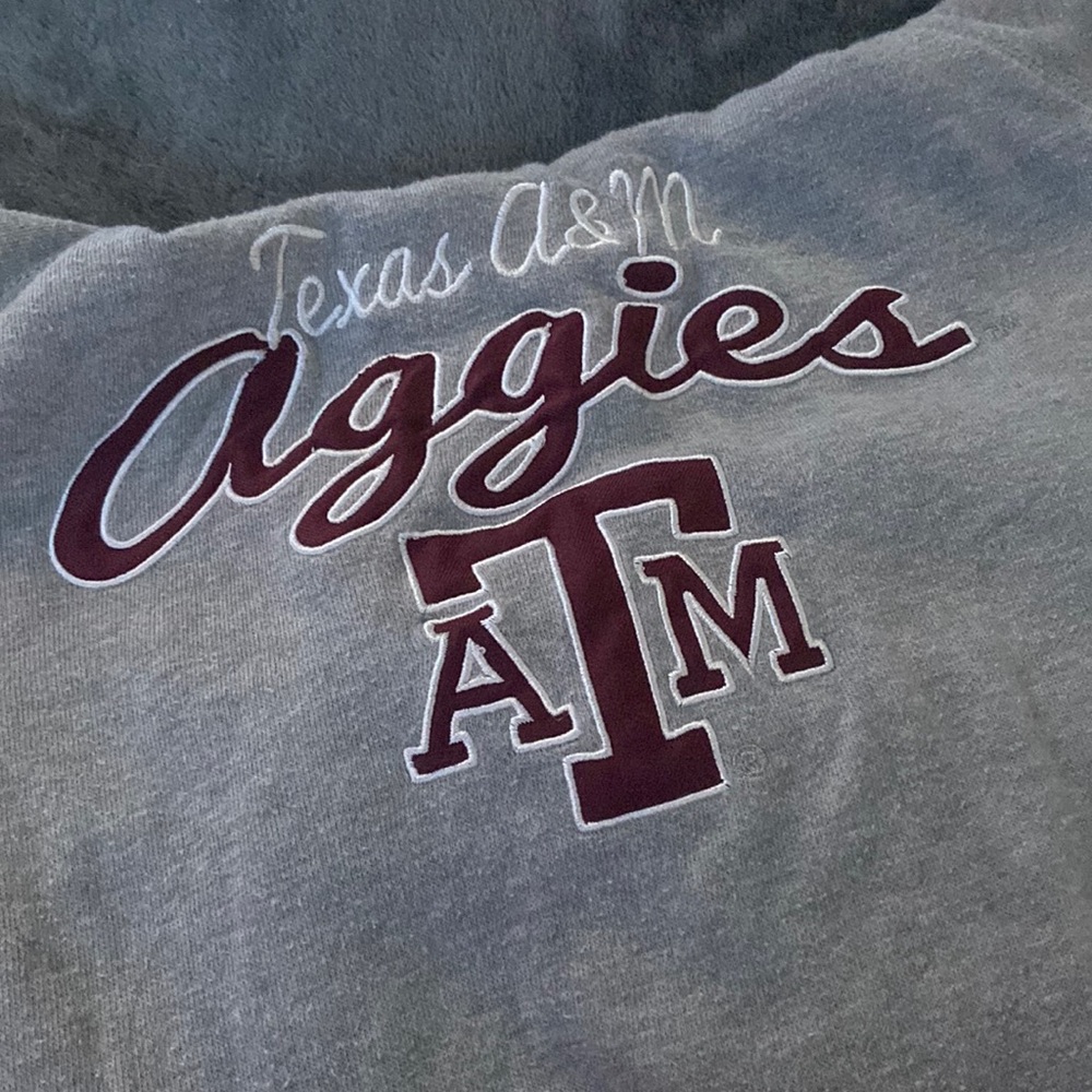 cute aggie sweatshirt, size M, but runs a bit small